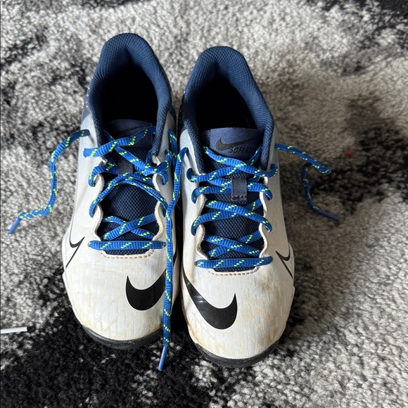 Nike Kids White and Navy cleats - Picture 1 of 4